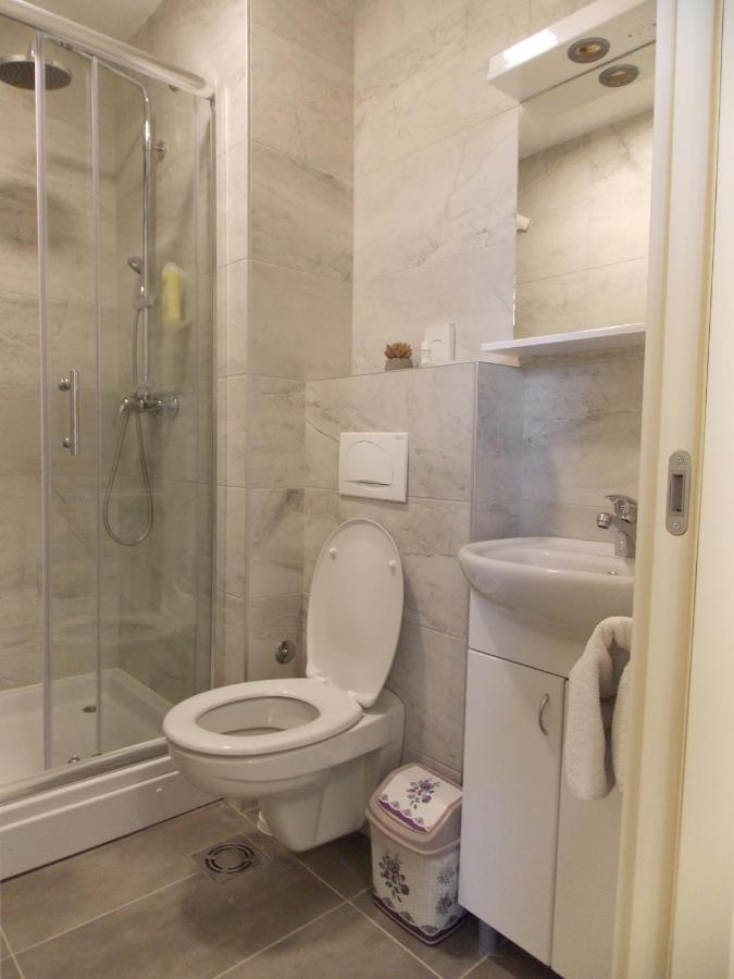 Mediteraneo Apartmani โนวีซาด ภายนอก รูปภาพ